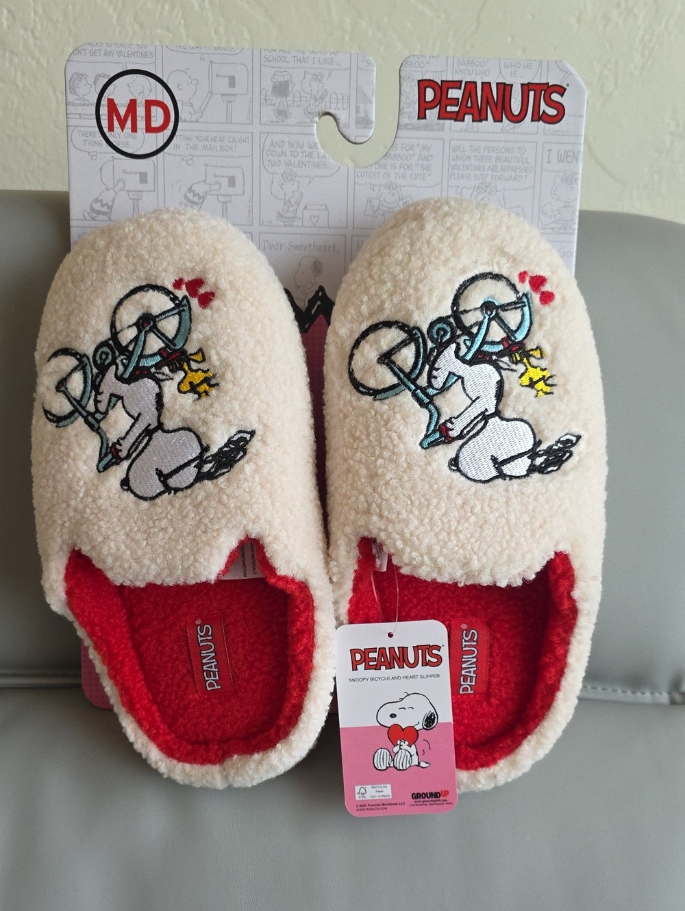 Peanuts Snoopy On Bicycle Womens slippers size medium 7/8